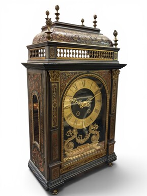 19th-century religious pendule in Boulle marquetry. Boulle marquetry cabinet by Gérard of Liège, from the Napoleonic period, in the Louis XIV Regency style. Beautiful cabinet design; the front features a door flanked by two Boulle pilasters 