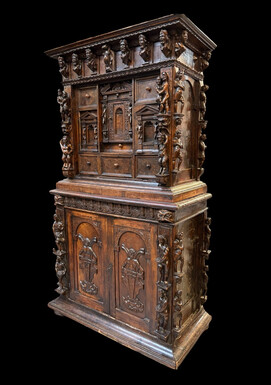 16th-century Italian Renaissance walnut cabinet Magnificent two-part cabinet with numerous doors and drawers, adorned with superb carvings and decorations. The upper section rests on its original base. Exceptional cabinet