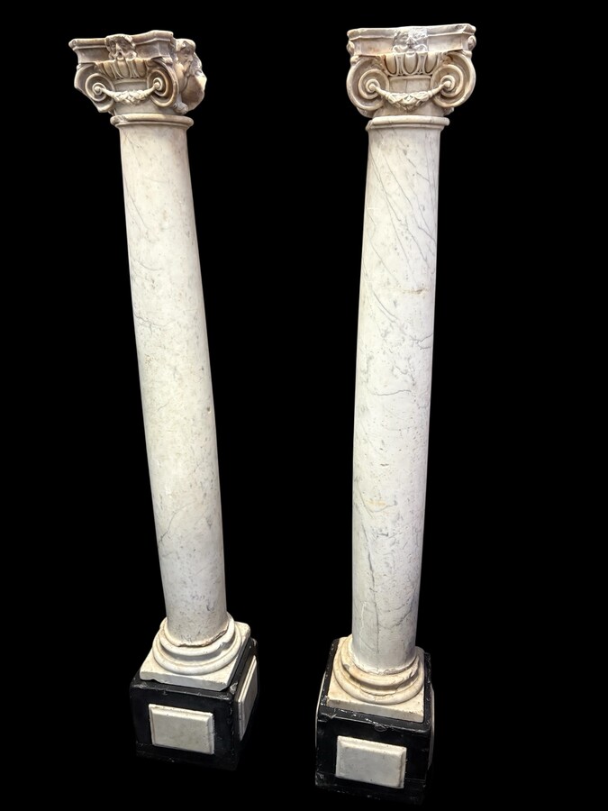 17th-century Renaissance marble fireplace. Beautiful columns from a Renaissance-era fireplace, in the Flemish style, dating from around 1600. Two white marble columns with Corinthian capitals, adorned with mythological figures