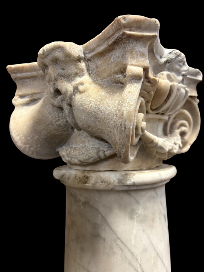 17th-century Renaissance marble fireplace. Beautiful columns from a Renaissance-era fireplace, in the Flemish style, dating from around 1600. Two white marble columns with Corinthian capitals, adorned with mythological figures