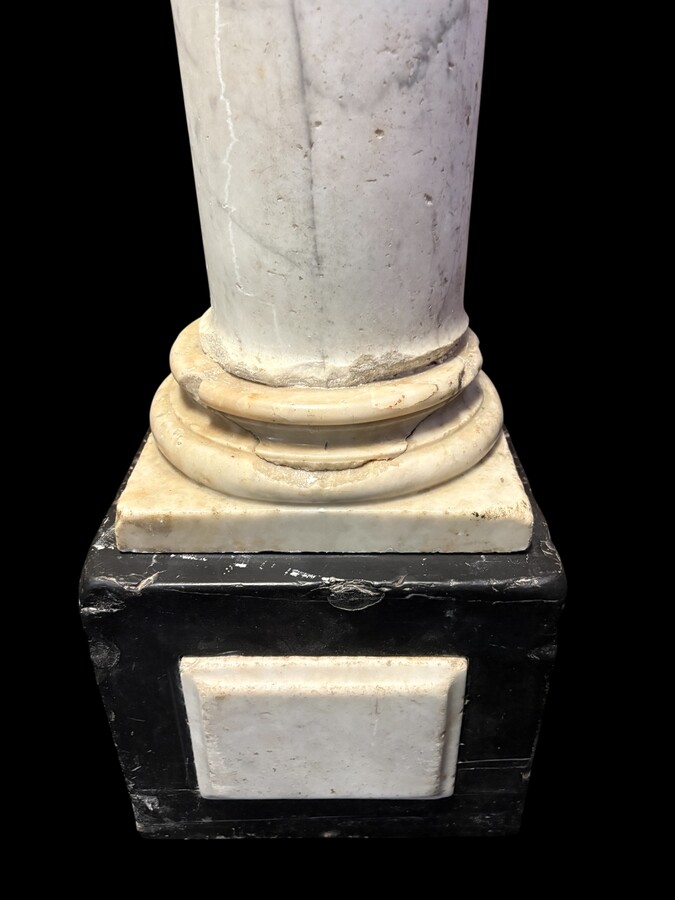 17th-century Renaissance marble fireplace. Beautiful columns from a Renaissance-era fireplace, in the Flemish style, dating from around 1600. Two white marble columns with Corinthian capitals, adorned with mythological figures