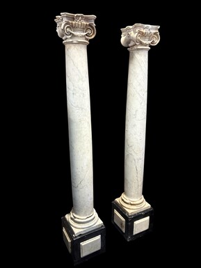 17th-century Renaissance marble fireplace. Beautiful columns from a Renaissance-era fireplace, in the Flemish style, dating from around 1600. Two white marble columns with Corinthian capitals, adorned with mythological figures