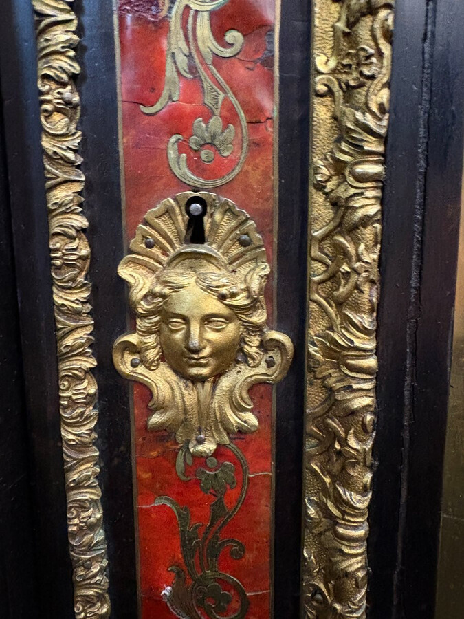 19th century Boulle marquetry sideboard in blackened pear wood inlaid with copper filigree, red tortoiseshell and copper veneer. (restoration required). Chiselled and gilded bronze decorations with acanthus leaves, clasps and rosettes. Black marble top.