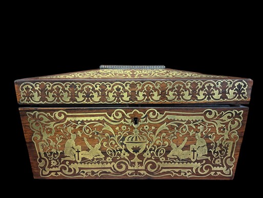 19th century Boulle marquetry tea caddy. Beautiful decorative tea caddy with fine Boulle marquetry decoration. Dimensions: Width: 38cm Height : 20cm Depth : 19,5 cm In very good condition, 19th century key missing