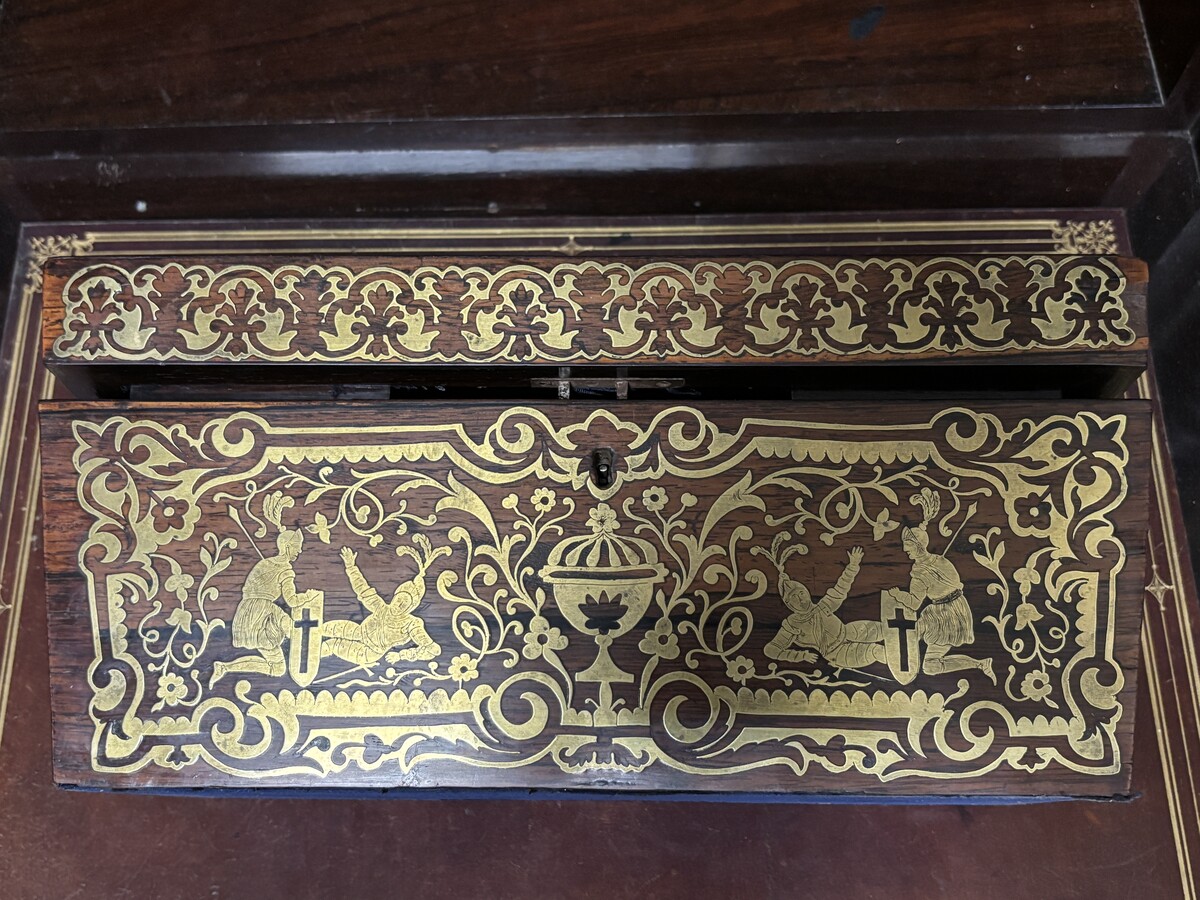 19th century Boulle marquetry tea caddy. Beautiful decorative tea caddy with fine Boulle marquetry decoration. Dimensions: Width: 38cm Height : 20cm Depth : 19,5 cm In very good condition, 19th century key missing