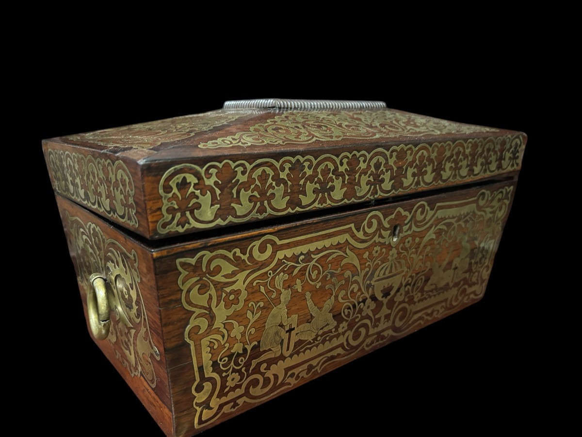 19th century Boulle marquetry tea caddy. Beautiful decorative tea caddy with fine Boulle marquetry decoration. Dimensions: Width: 38cm Height : 20cm Depth : 19,5 cm In very good condition, 19th century key missing