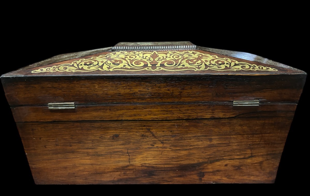 19th century Boulle marquetry tea caddy. Beautiful decorative tea caddy with fine Boulle marquetry decoration. Dimensions: Width: 38cm Height : 20cm Depth : 19,5 cm In very good condition, 19th century key missing