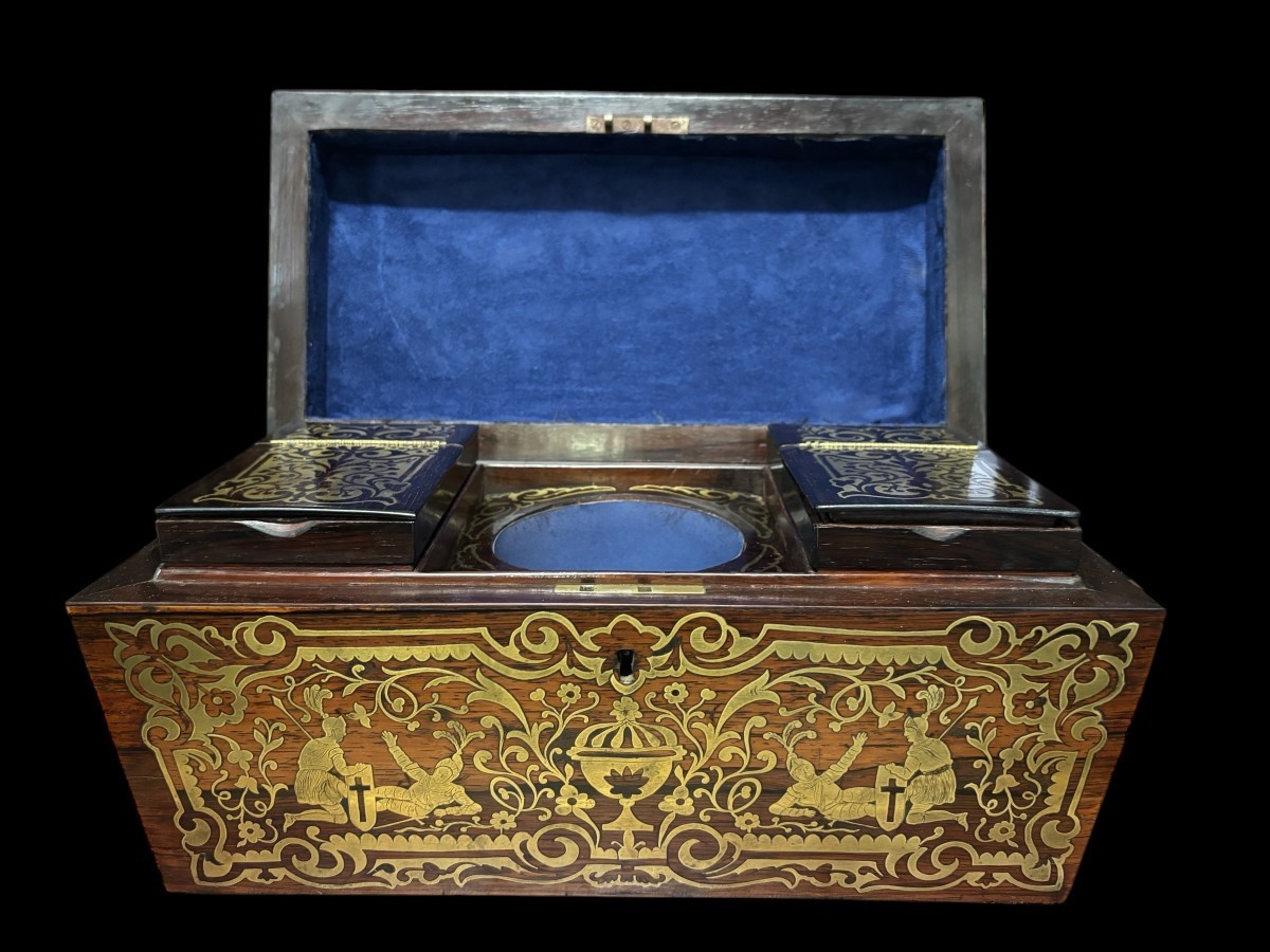 19th century Boulle marquetry tea caddy. Beautiful decorative tea caddy with fine Boulle marquetry decoration. Dimensions: Width: 38cm Height : 20cm Depth : 19,5 cm In very good condition, 19th century key missing