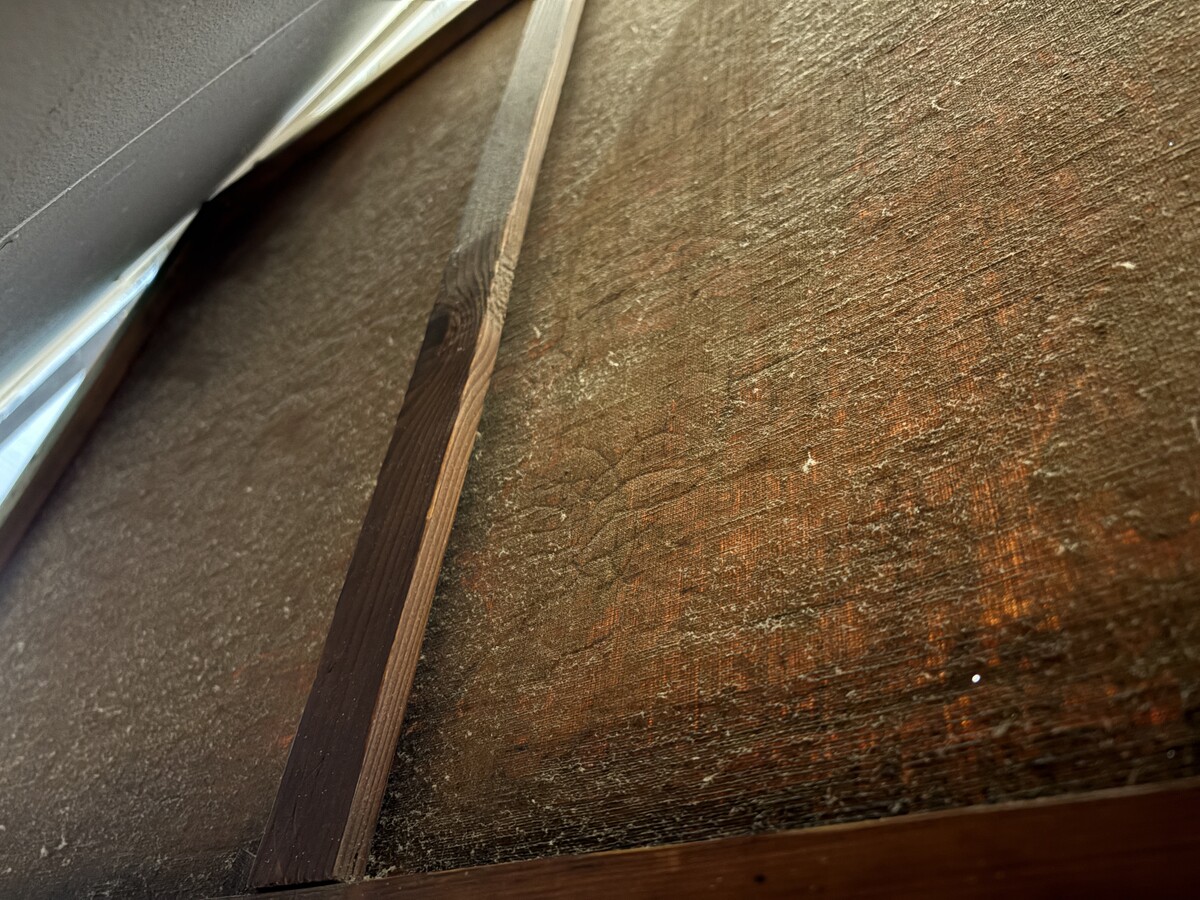 19th century decorative oil painting on canvas Painting in a gilded frame depicting nobles in a castle hall/Parisian salon, signed by M. Belfort Painting and frame in good condition, only a small hole in the canvas (red cushion on the stool)