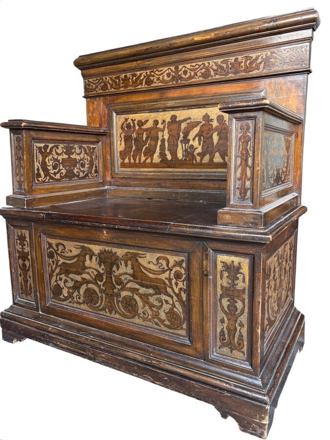 19th-century Italian walnut entrance bench Elegant Renaissance-style entrance bench, finely carved with representations of animals and mythological figures. The bench consists of two parts, is equipped with a flap and is in good condition.