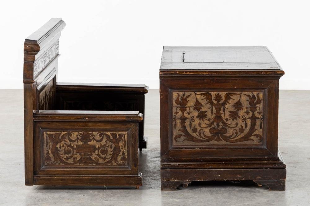 19th-century Italian walnut entrance bench Elegant Renaissance-style entrance bench, finely carved with representations of animals and mythological figures. The bench consists of two parts, is equipped with a flap and is in good condition.
