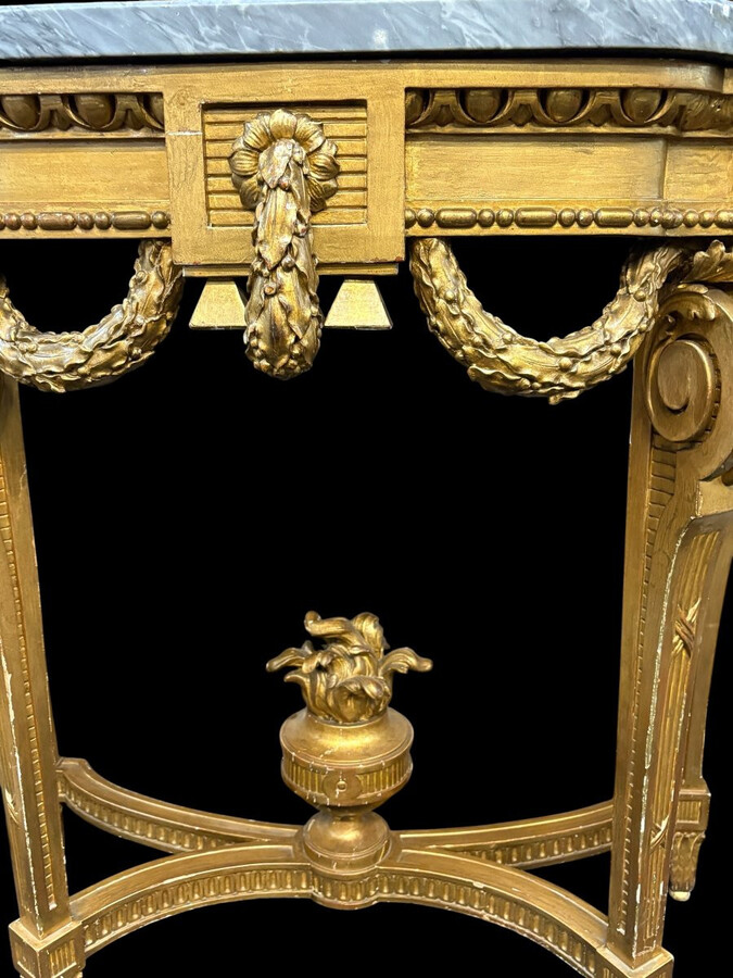 19th-century Louis XVI-style console table in gilded wood. The console features four legs decorated with garlands and a large vase at the base, topped with a superb 3 cm thick grey marble top. The console and marble top are in good condition