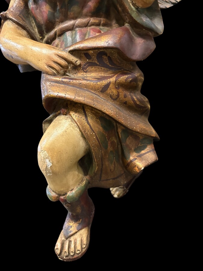 A lovely 18th-century polychrome wooden angel A decorative angel carved from wood and beautifully painted The angel is in good condition, with minor damage to the lower part of one wing. Dimensions: Height: 68 cm Width: 54 cm