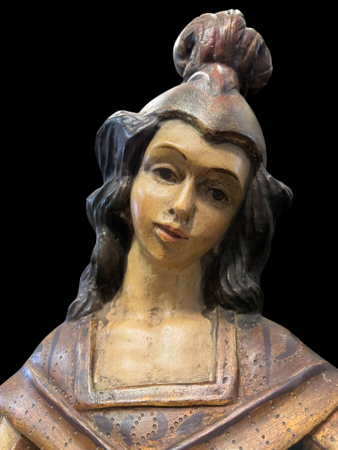 A lovely 18th-century polychrome wooden angel A decorative angel carved from wood and beautifully painted The angel is in good condition, with minor damage to the lower part of one wing. Dimensions: Height: 68 cm Width: 54 cm