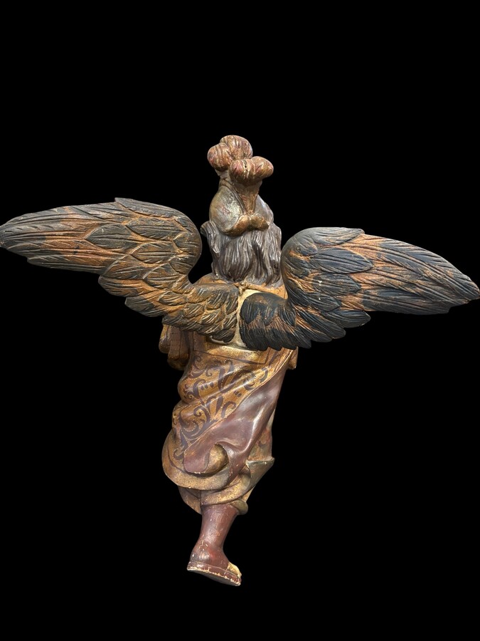 A lovely 18th-century polychrome wooden angel A decorative angel carved from wood and beautifully painted The angel is in good condition, with minor damage to the lower part of one wing. Dimensions: Height: 68 cm Width: 54 cm