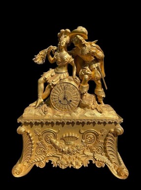 A Quality Early 19th Century Gilded Bronze Pendule. Dimensions : Height : 51 Cm , Wide 40 Cm , Depth : 14 Cm