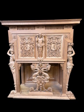 A special Renaissance-style piece of furniture in walnut, 19th century A beautiful piece, very finely carved and decorated with caryatids, lion heads, masks, ornamentation, etc. The piece requires some restoration; a few pieces of wood missing