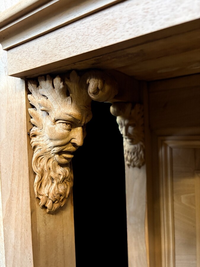 A special Renaissance-style piece of furniture in walnut, 19th century A beautiful piece, very finely carved and decorated with caryatids, lion heads, masks, ornamentation, etc. The piece requires some restoration; a few pieces of wood missing