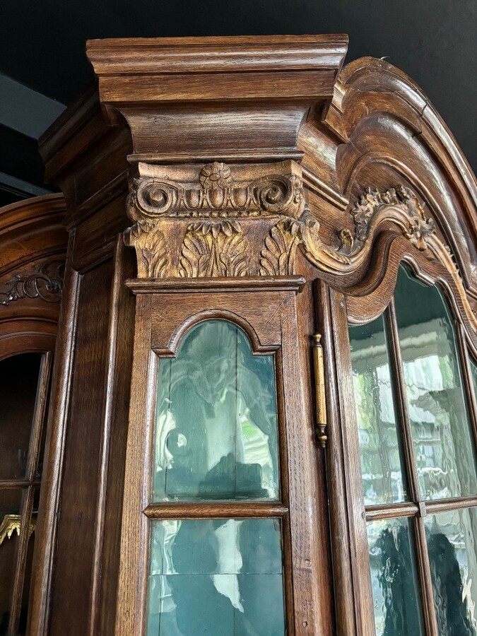 Beautiful 18thC. Castle display cabinet in oak Furniture with chamfered corners , large curved cornice , 1 large display door at the top , 2 paneled doors at the bottom Decorated at the top with wooden gilt decorative elements and capitals.