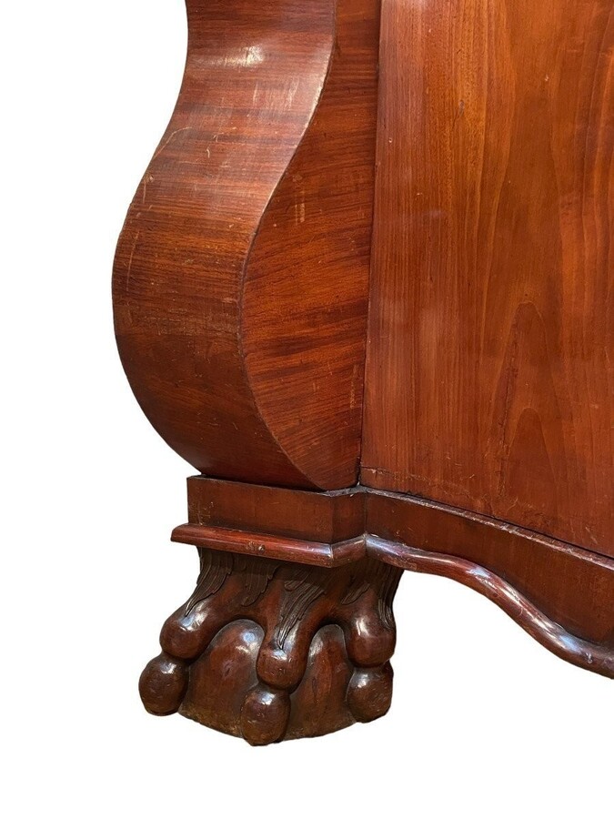 Beautiful large Dutch mahogany corner cupboard from the 18th century. Curved corner cupboard with 4 doors and 4 small drawers inside and standing on large claw feet. The cabinet is in good condition with normal signs of use.