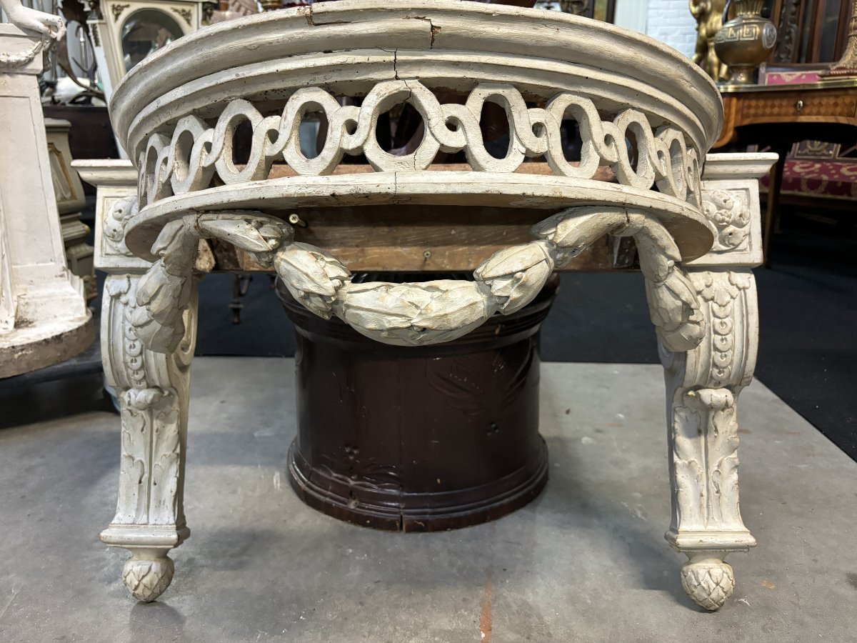 Beautiful Louis XVI style wall console in 18th century painted wood. Very decorative curved console in the Louis XVI style, decorated with girlandes with its original white marble. Dimensions : Height : 62 cm Width : 94,5 cm Depth : 51 cm