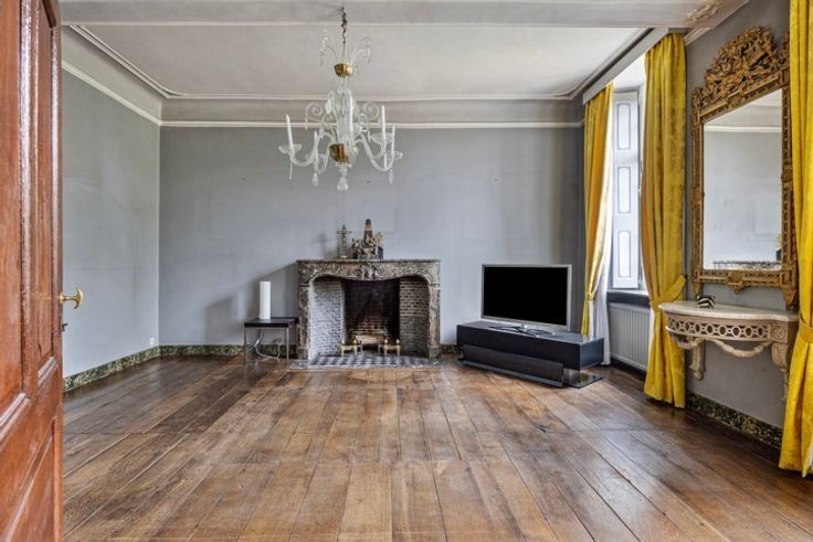 Beautiful Louis XVI style wall console in 18th century painted wood. Very decorative curved console in the Louis XVI style, decorated with girlandes with its original white marble. Dimensions : Height : 62 cm Width : 94,5 cm Depth : 51 cm