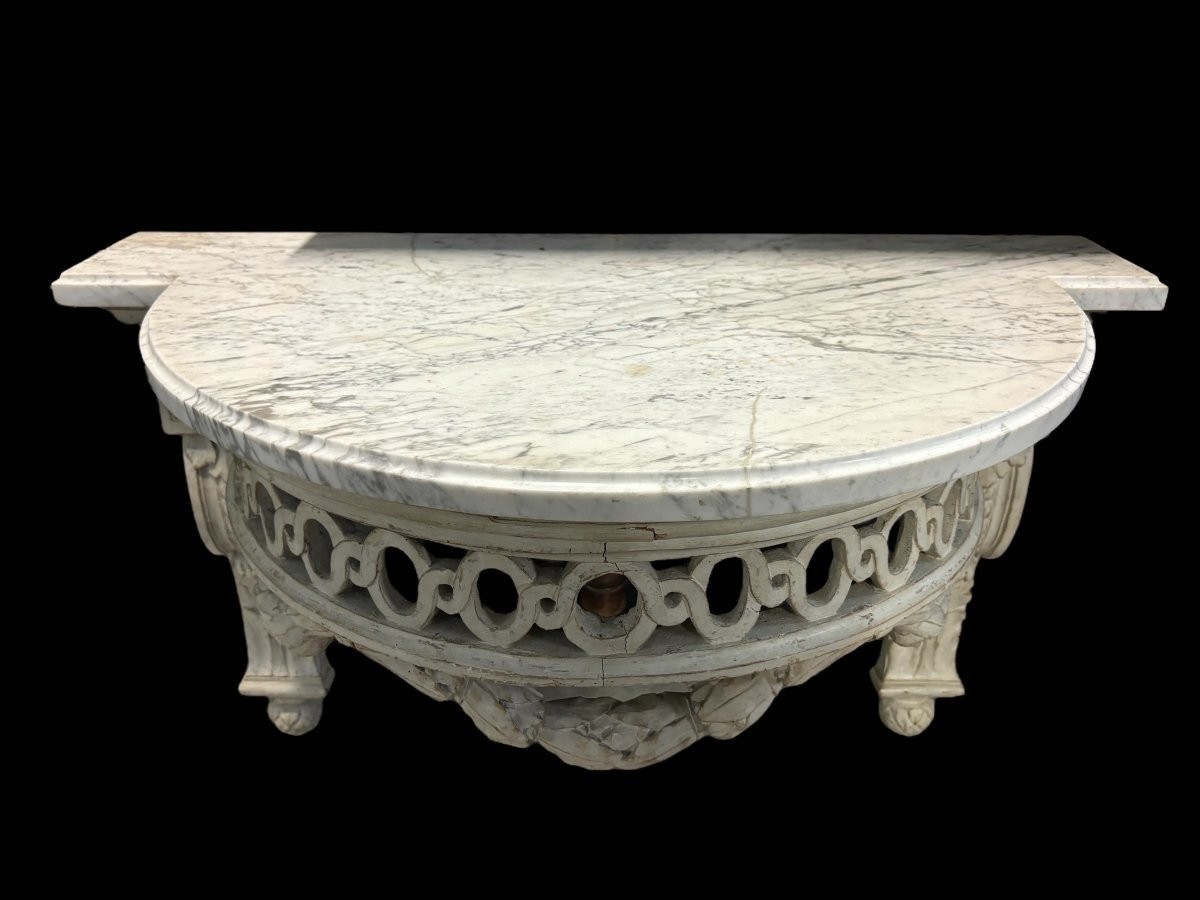 Beautiful Louis XVI style wall console in 18th century painted wood. Very decorative curved console in the Louis XVI style, decorated with girlandes with its original white marble. Dimensions : Height : 62 cm Width : 94,5 cm Depth : 51 cm