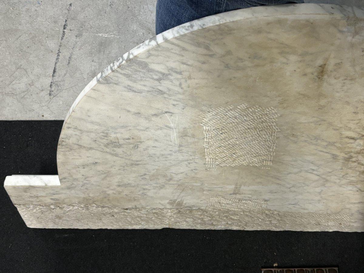 Beautiful Louis XVI style wall console in 18th century painted wood. Very decorative curved console in the Louis XVI style, decorated with girlandes with its original white marble. Dimensions : Height : 62 cm Width : 94,5 cm Depth : 51 cm