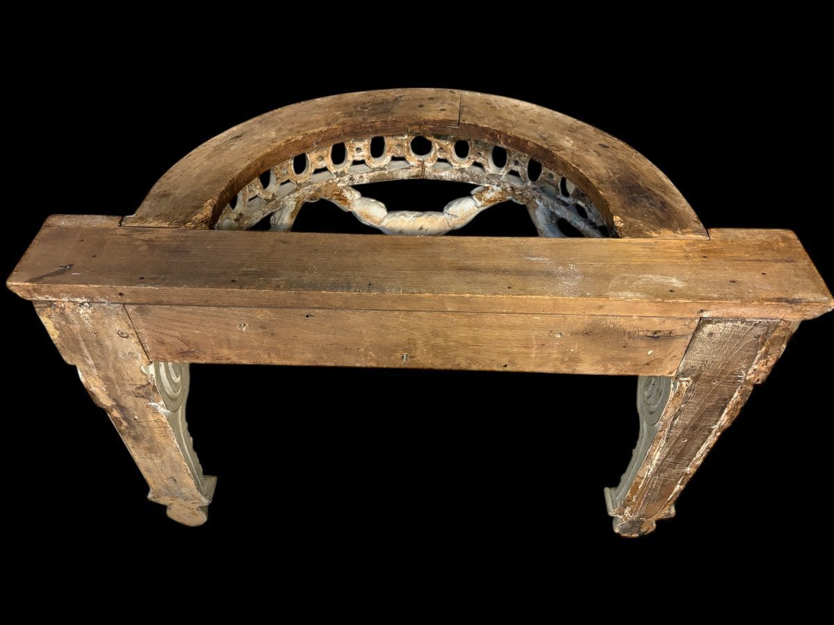 Beautiful Louis XVI style wall console in 18th century painted wood. Very decorative curved console in the Louis XVI style, decorated with girlandes with its original white marble. Dimensions : Height : 62 cm Width : 94,5 cm Depth : 51 cm