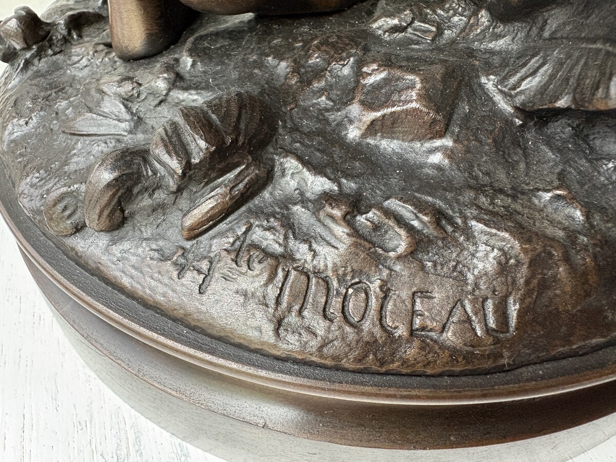 bronze sculpture depicting a young woman with a little girl carrying a basket of flowers. Very finely detailed, signed by Hippolyte Moreau and has a beautiful brown patina. François-Hippolyte Moreau (Dijon 1832–Neuilly-sur-Seine 1926) 