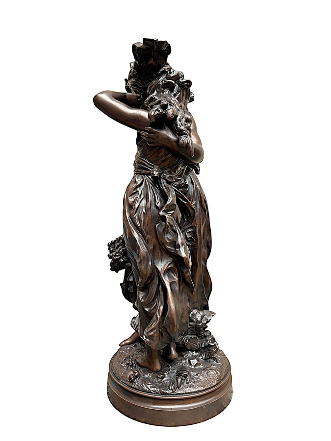bronze sculpture depicting a young woman with a little girl carrying a basket of flowers. Very finely detailed, signed by Hippolyte Moreau and has a beautiful brown patina. François-Hippolyte Moreau (Dijon 1832–Neuilly-sur-Seine 1926) 