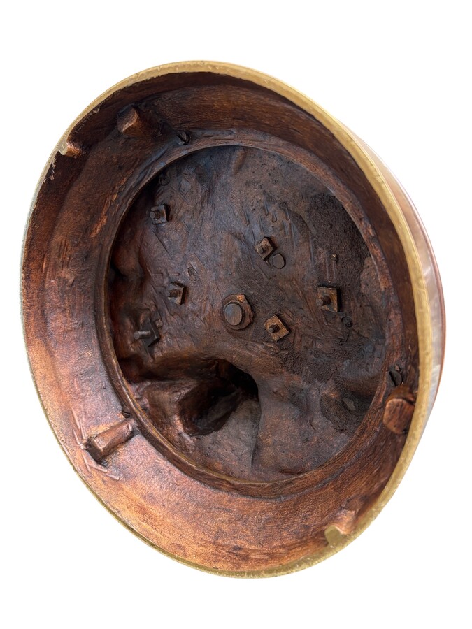 bronze sculpture depicting a young woman with a little girl carrying a basket of flowers. Very finely detailed, signed by Hippolyte Moreau and has a beautiful brown patina. François-Hippolyte Moreau (Dijon 1832–Neuilly-sur-Seine 1926) 