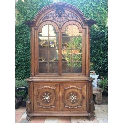 Castle Display Cabinet In Walnut 18thC. Doors And Sides Inlaid With Different Types Of Wood And Ivory Doors On The Side At The Bottom. Dimensions Maximum: Height: 261.5 Cm Width: 170 Cm Depth: 70 Cm Furniture In 2 Parts.