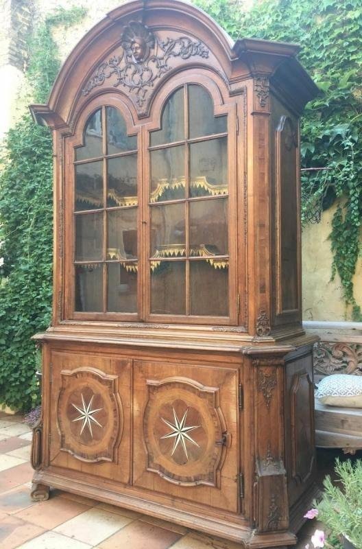 Castle Display Cabinet In Walnut 18thC. Doors And Sides Inlaid With Different Types Of Wood And Ivory Doors On The Side At The Bottom. Dimensions Maximum: Height: 261.5 Cm Width: 170 Cm Depth: 70 Cm Furniture In 2 Parts.
