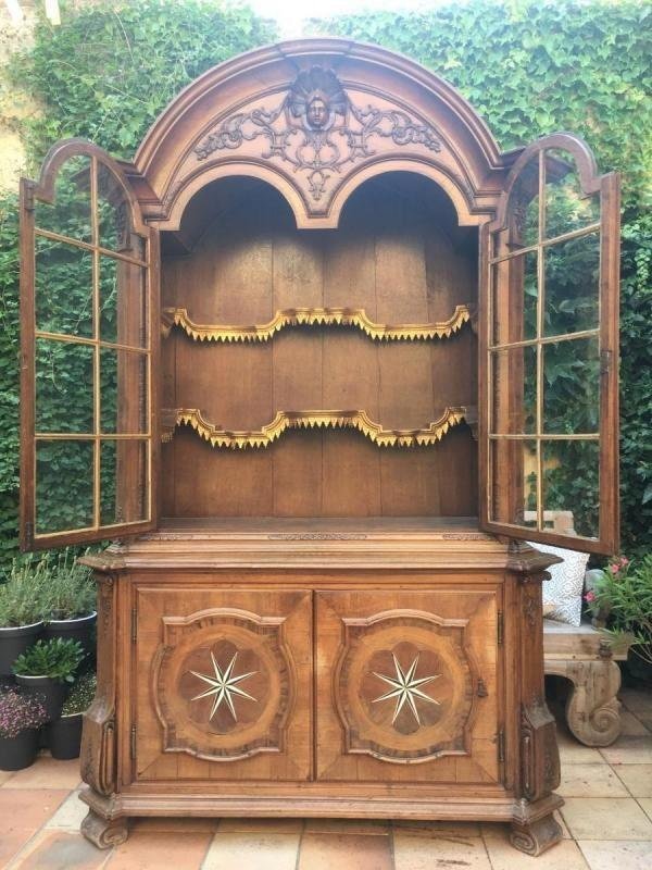 Castle Display Cabinet In Walnut 18thC. Doors And Sides Inlaid With Different Types Of Wood And Ivory Doors On The Side At The Bottom. Dimensions Maximum: Height: 261.5 Cm Width: 170 Cm Depth: 70 Cm Furniture In 2 Parts.