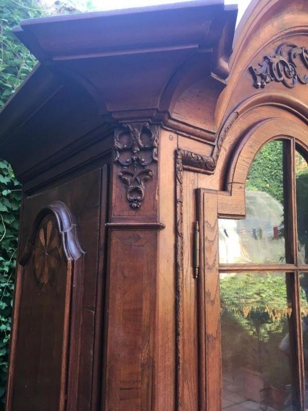 Castle Display Cabinet In Walnut 18thC. Doors And Sides Inlaid With Different Types Of Wood And Ivory Doors On The Side At The Bottom. Dimensions Maximum: Height: 261.5 Cm Width: 170 Cm Depth: 70 Cm Furniture In 2 Parts.