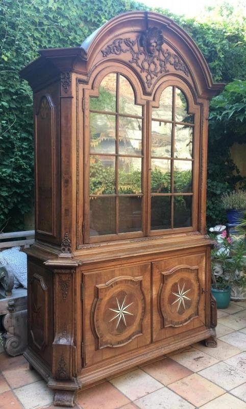 Castle Display Cabinet In Walnut 18thC. Doors And Sides Inlaid With Different Types Of Wood And Ivory Doors On The Side At The Bottom. Dimensions Maximum: Height: 261.5 Cm Width: 170 Cm Depth: 70 Cm Furniture In 2 Parts.