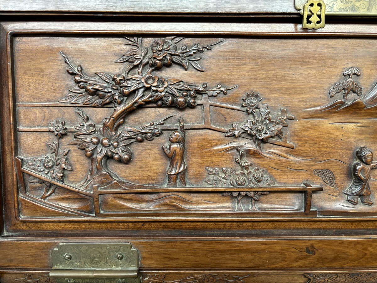 Charming desk / secretaire with footstool , China circa 1900 Finely sculpted desk with Oriental representations and Chinese dragons. Desk in bois de rose fitted with a flap and a large drawer underneath. Matching footstool with silk fabric ( exchangeable 