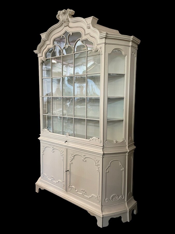 Charming white patinated display cabinet Louis XV 18th century. Beautiful large display cabinet consisting of 2 parts , 1 large display door with large drawer underneath and 2 doors at the bottom. Dimensions : Height : 258 cm ( 84 + 174 cm ) Width : 164