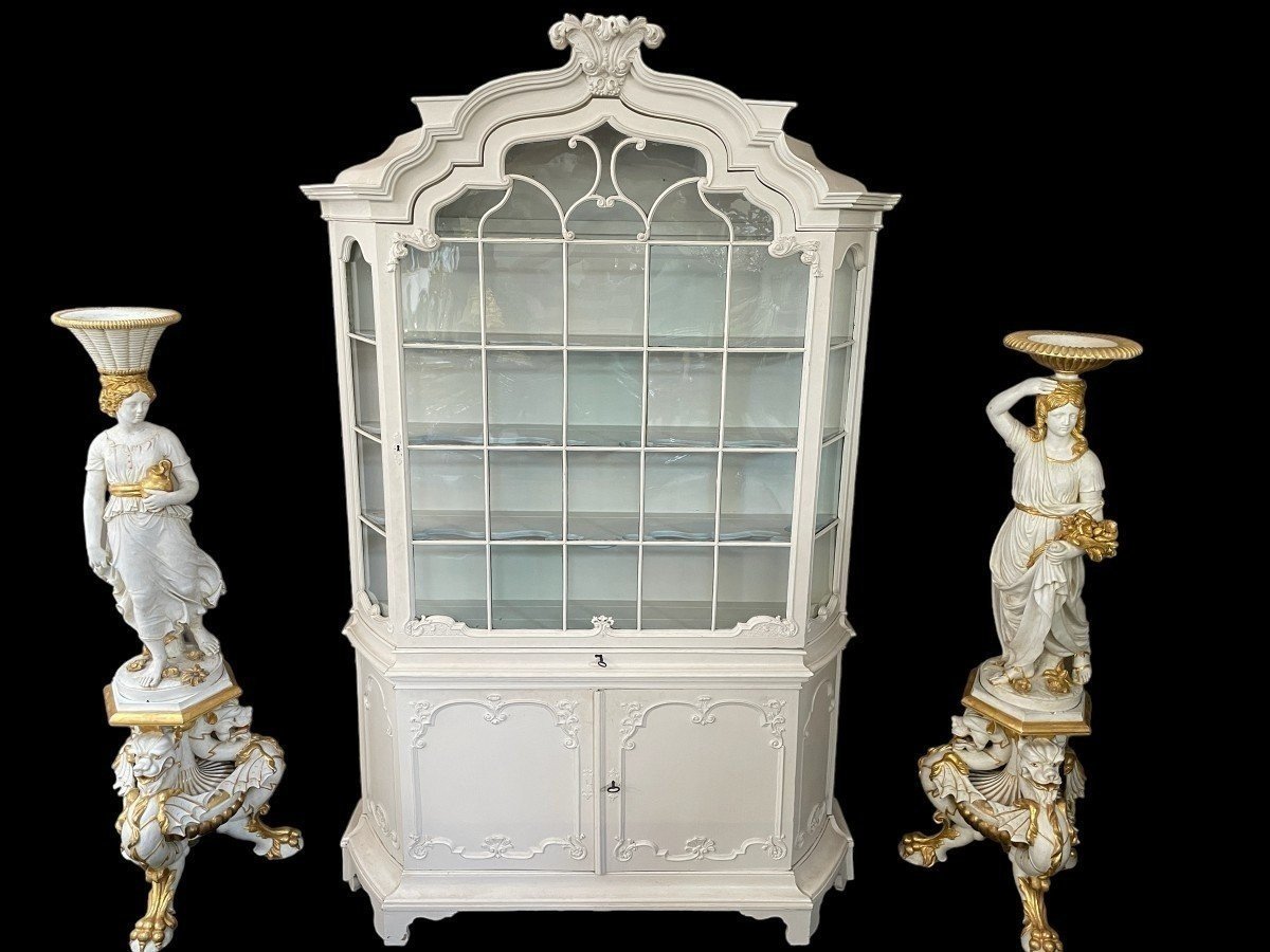 Charming white patinated display cabinet Louis XV 18th century. Beautiful large display cabinet consisting of 2 parts , 1 large display door with large drawer underneath and 2 doors at the bottom. Dimensions : Height : 258 cm ( 84 + 174 cm ) Width : 164