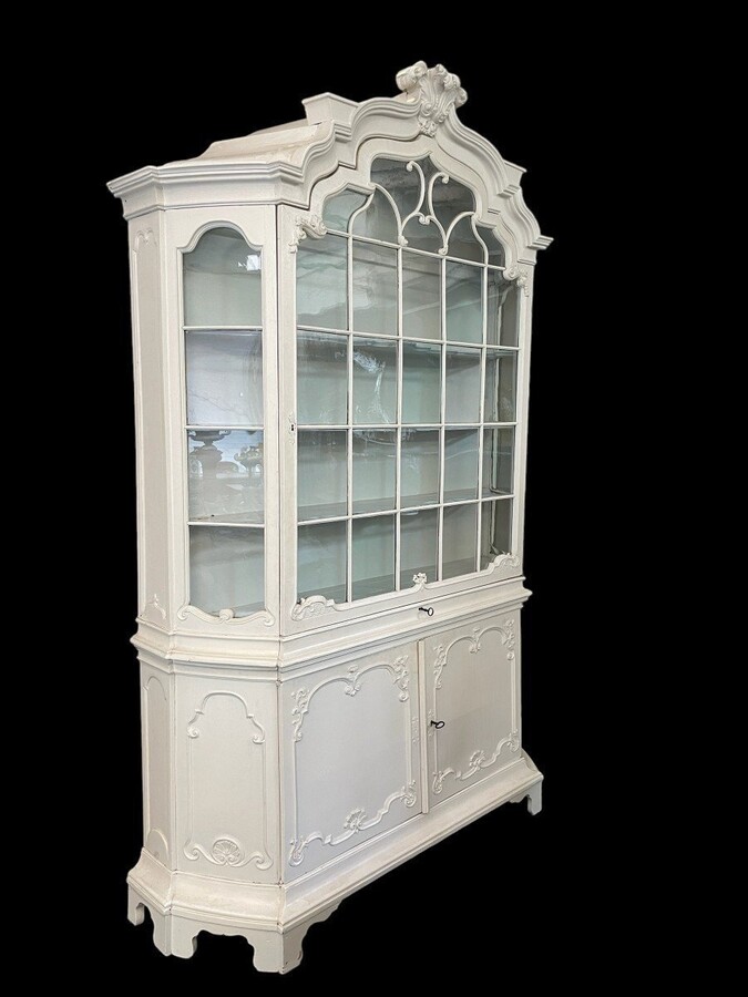 Charming white patinated display cabinet Louis XV 18th century. Beautiful large display cabinet consisting of 2 parts , 1 large display door with large drawer underneath and 2 doors at the bottom. Dimensions : Height : 258 cm ( 84 + 174 cm ) Width : 164