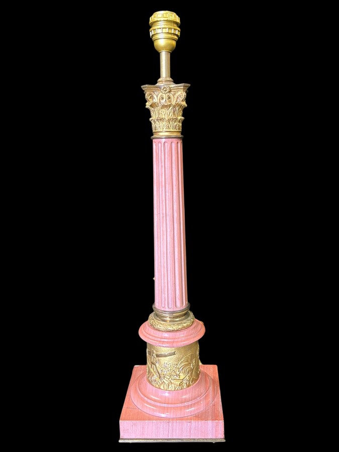 Decorative ‘column with capital’ lamp base in special pink marble with gilded bronze ornamentation Total height: 69 cm Base: 17 x 17 cm In very good condition (minimal restoration to the plinth, see photo