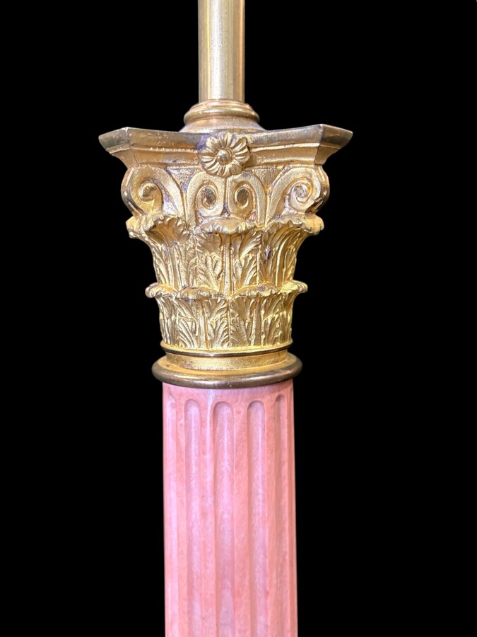 Decorative ‘column with capital’ lamp base in special pink marble with gilded bronze ornamentation Total height: 69 cm Base: 17 x 17 cm In very good condition (minimal restoration to the plinth, see photo