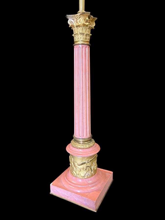 Decorative ‘column with capital’ lamp base in special pink marble with gilded bronze ornamentation Total height: 69 cm Base: 17 x 17 cm In very good condition (minimal restoration to the plinth, see photo