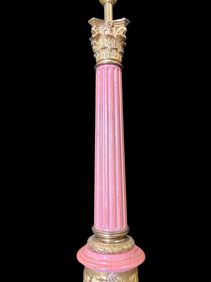 Decorative ‘column with capital’ lamp base in special pink marble with gilded bronze ornamentation Total height: 69 cm Base: 17 x 17 cm In very good condition (minimal restoration to the plinth, see photo