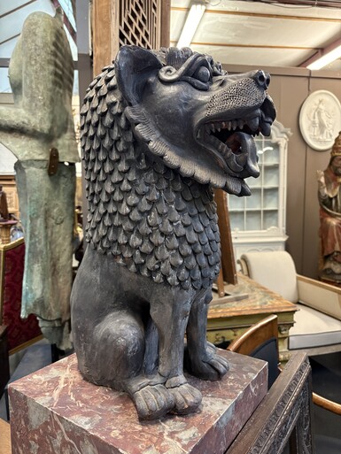 Decorative oriental terracotta lion, late 19th century A beautiful seated lion with fine detailing, measuring: Height: 59 cm Width: 38.5 cm Depth: 27 cm In good condition, oriental style, circa 1900