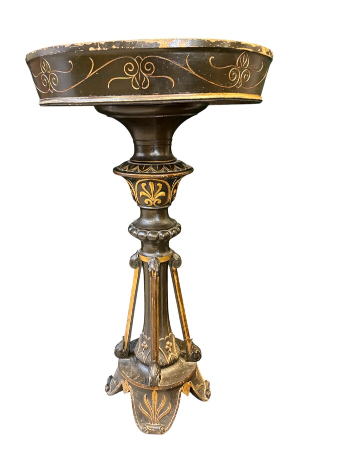 Decorative painted wooden planter, 19th-century Empire style. A lovely planter comprising three zinc trays. Dimensions: Height: 100 cm Tray diameter: 57 x 51 cm (oval) In good condition, circa 1860–1880