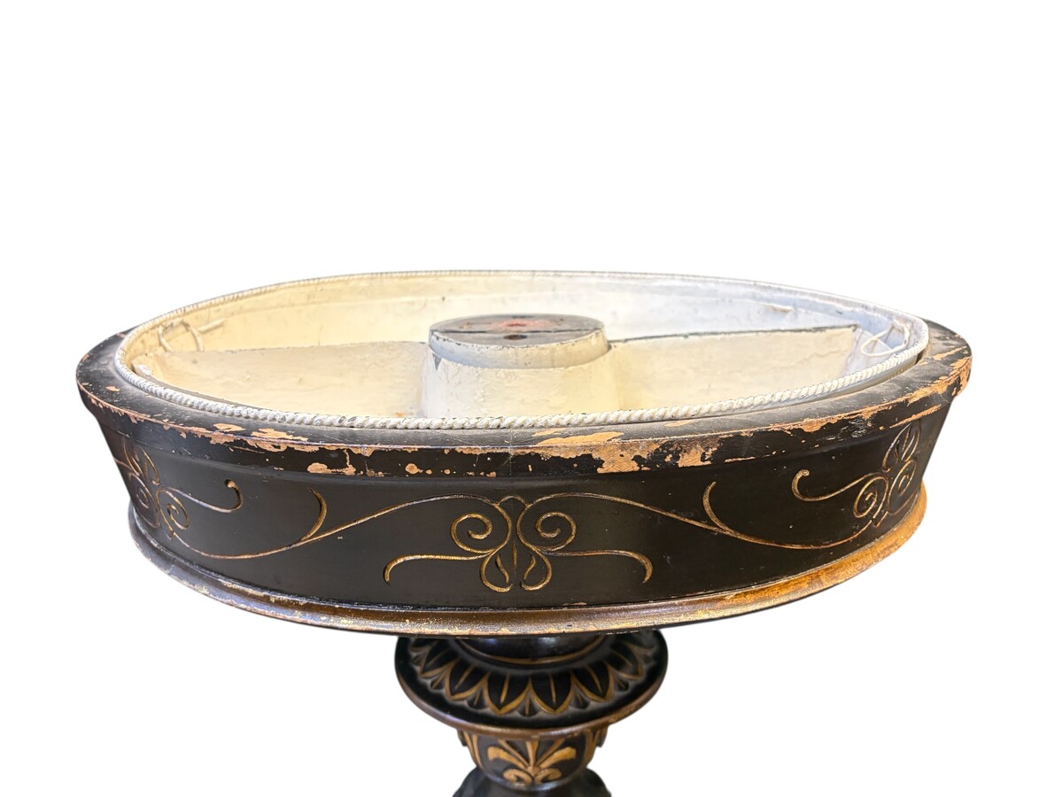 Decorative painted wooden planter, 19th-century Empire style. A lovely planter comprising three zinc trays. Dimensions: Height: 100 cm Tray diameter: 57 x 51 cm (oval) In good condition, circa 1860–1880