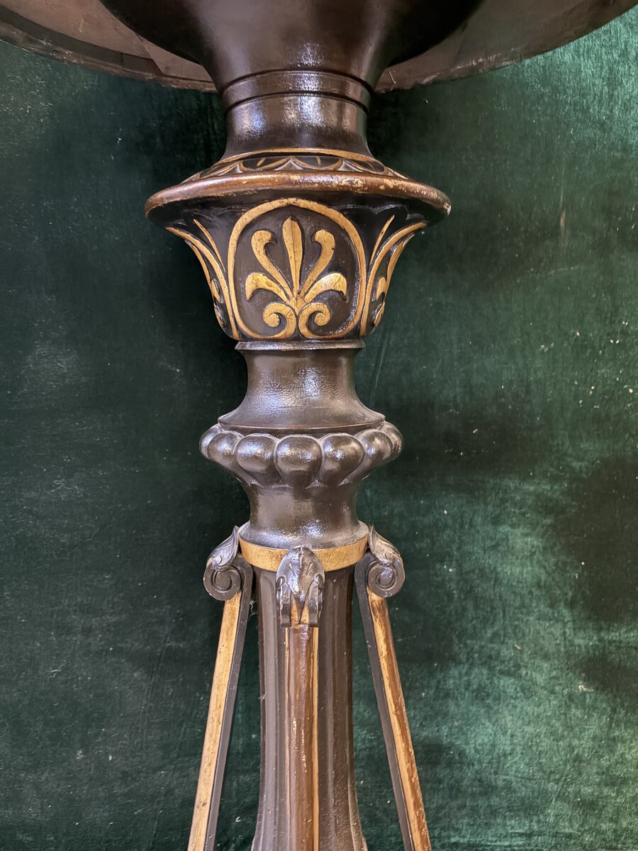 Decorative painted wooden planter, 19th-century Empire style. A lovely planter comprising three zinc trays. Dimensions: Height: 100 cm Tray diameter: 57 x 51 cm (oval) In good condition, circa 1860–1880