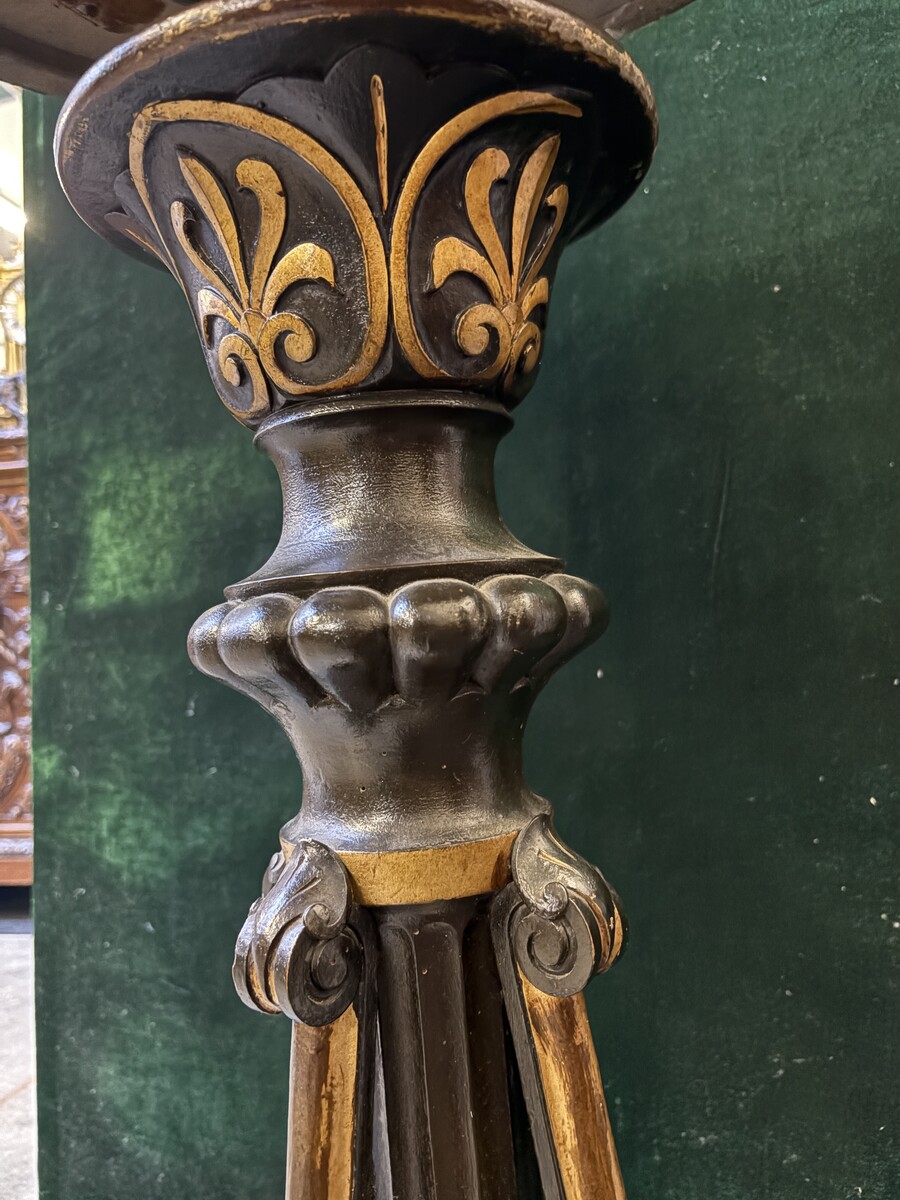 Decorative painted wooden planter, 19th-century Empire style. A lovely planter comprising three zinc trays. Dimensions: Height: 100 cm Tray diameter: 57 x 51 cm (oval) In good condition, circa 1860–1880